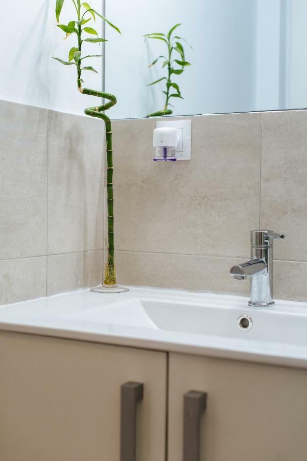 Hostly O'Donnell B Center-Fibre-Parking Op-Cless Apartment Севиля Екстериор снимка